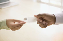 Nghệ thuật trao danh thiếp bốn phương