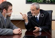 Khi sếp mới gây khó dễ với bạn