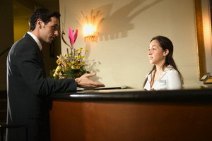 Tiếp tân khách sạn - Đóa hoa thông minh