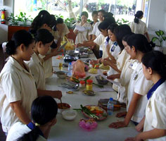 Nghề du lịch vẫn rộng cửa